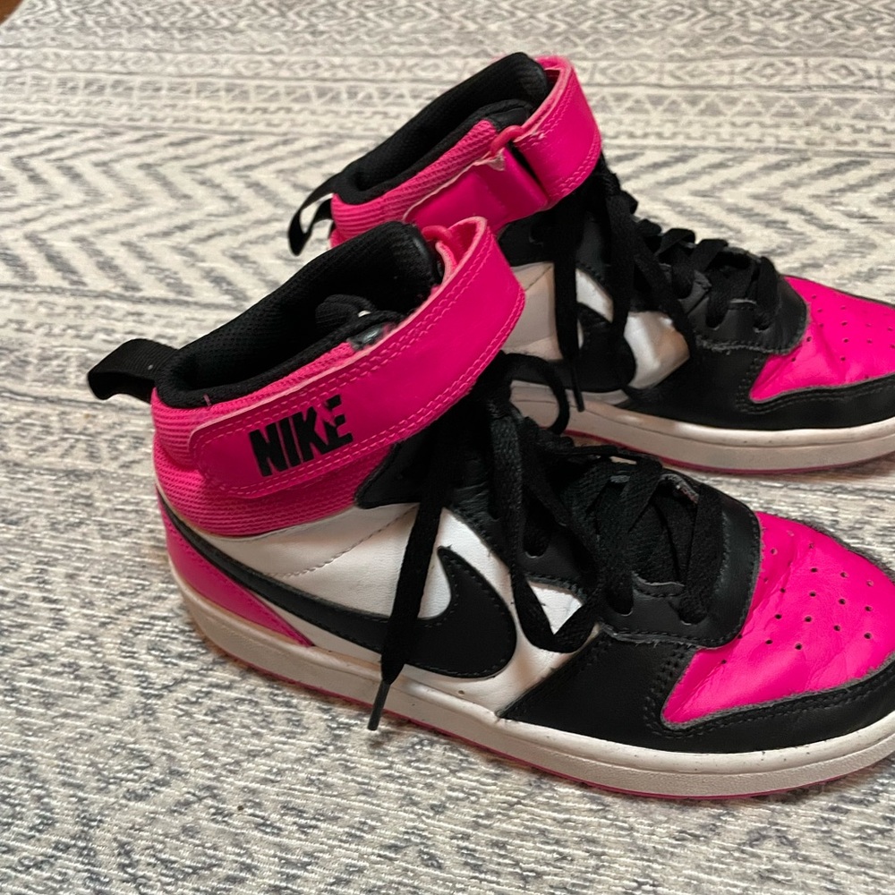 Nike Court Borough 2 kids basketball shoes
